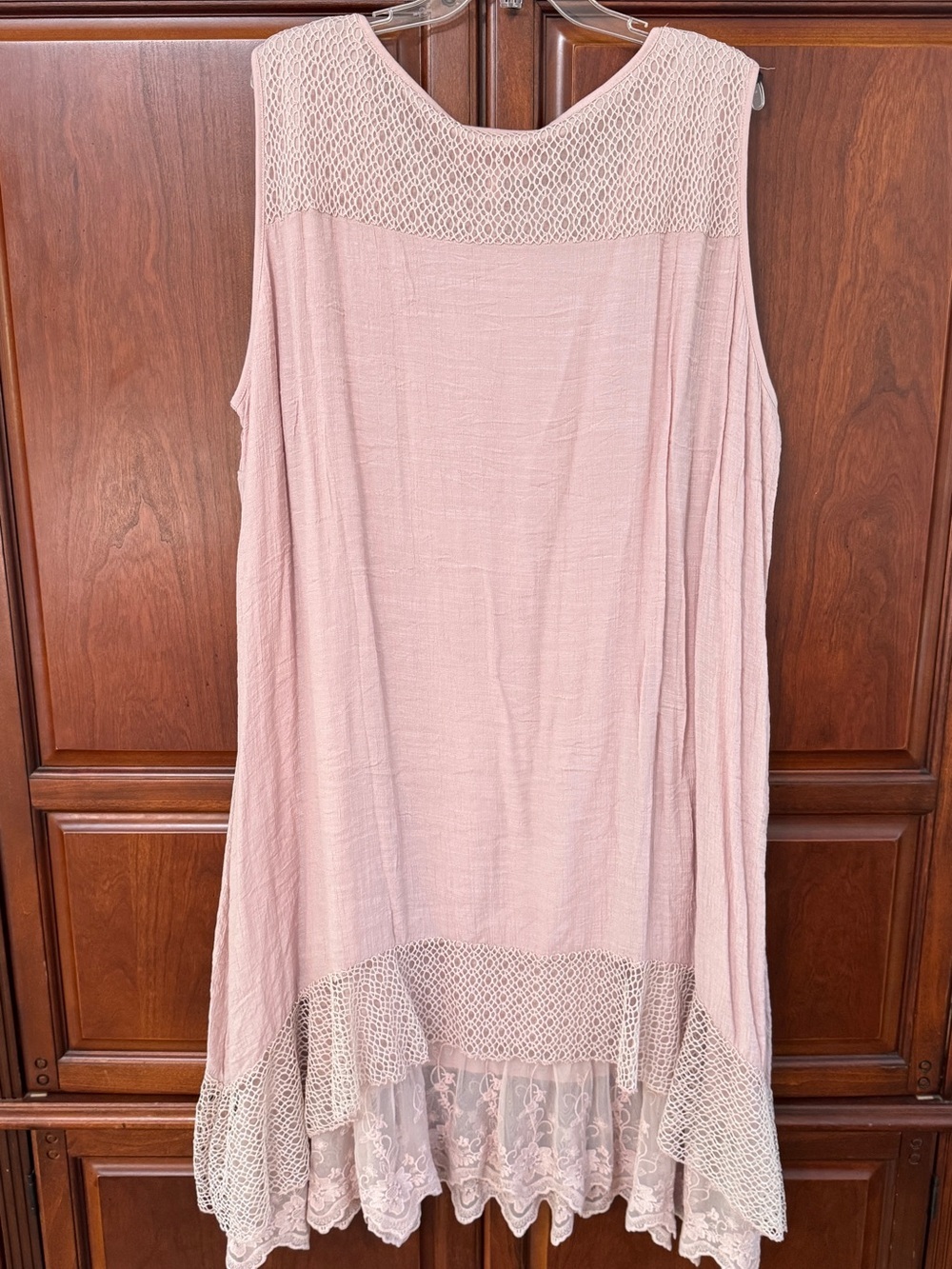 La Bellum by Hillary Scott Dusty Rose Crochet-Hem Sleeveless midi dress - Picture 2 of 11